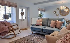 Finest Retreats - Sisu Bakewell, Limestones Cottage